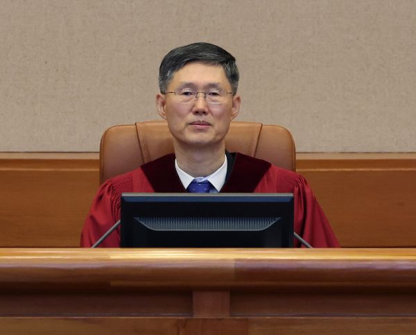 문형배 헌법재판소장 권한대행이 계엄 위헌성 여부를 논의하는 헌재 회의 개최를 고려하겠다는 입장을 밝혔다. 사진은 지난 3일 서울 종로구 헌법재판소 대심판정에서 열린 이진숙 방송통신위원장 탄핵심판청구 사건에 대한 2회 변론을 주재하고 있는 모습. /사진=뉴스1