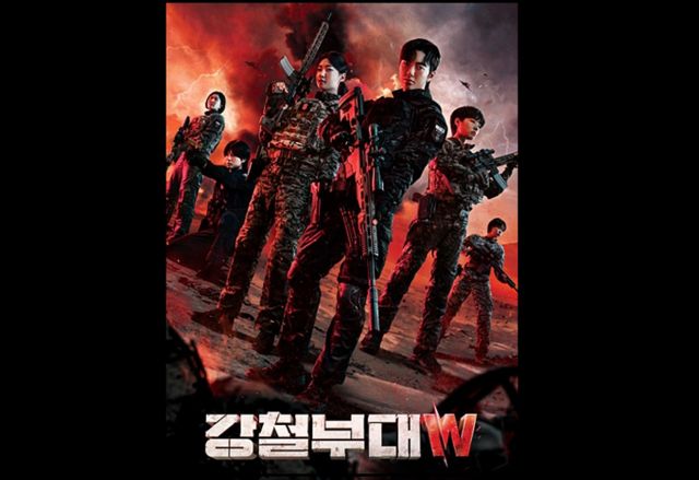 윤석열 대통령이 지난 3일 밤 비상계엄을 선포하고 6시간 만에 해제한 와중에 사태의 심각성을 인식하지 못한 부적절한 처사로 채널A '강철부대W' 출연진 등이 도마에 올랐다./사진=채널a 제공