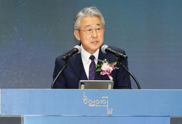 강호동 농협중앙회장이 11일 서울 중구 농협중항회에서 열린 농업인의 날 행사에서 환영사를 하고 있다./사진=뉴시스 