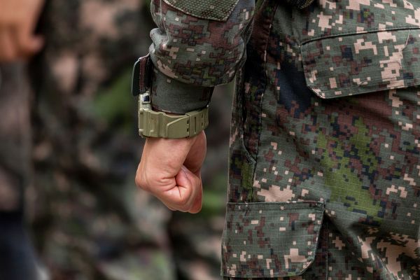 할머니가 돌아가셨다고 허위 보고를 해 휴가를 얻고 부대원들의 돈을 가로채거나 협박하는 등 행패를 부린 20대 남성이 실형을 선고받았다. /사진=이미지투데이