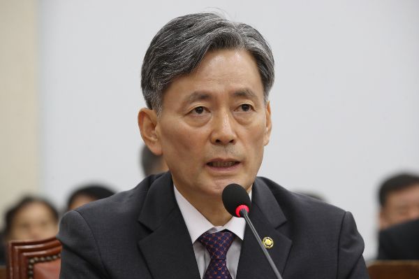 조지호 경찰청장이 비상계엄이 선포되기 전 용산 대통령실로부터 대기하라는 연락을 받은 것으로 알려졌다. 사진은 지난 14일 조 청장이 서울 여의도 국회에서 열린 행정안전위원회 전체 회의에 출석해 답변하는 모습. /사진=뉴스1