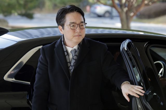 심우정 검찰총장이 윤석열 대통령의 비상계엄령에도 업무 수행에 차질이 없도록 하라고 당부했다. 사진은 4일 서울 서초구 대검찰청으로 출근 중인 심우정 검찰총장의 모습. /사진=뉴시스