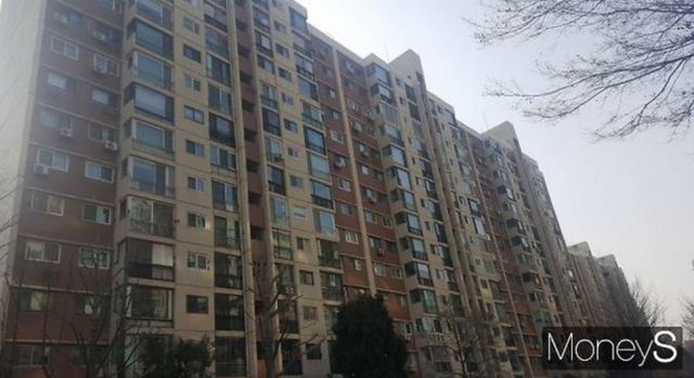 압구정 현대아파트 대형 면적이 한 달 만에 4억원거량 뛴 금액에 거래 신고 됐다. 사진은 압구정 현대아파트. /사진=김창성 기자