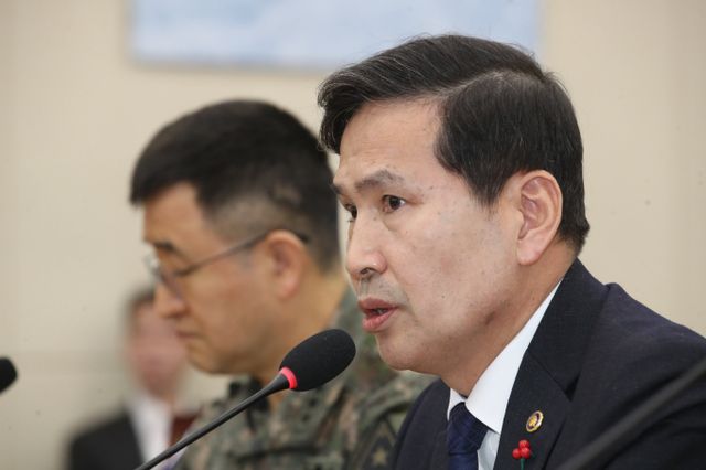 김선호 국방부 차관이 5일 오전 서울 여의도 국회에서 열린 국방위원회 전체회의 비상계엄 선포 경과 및 병력동원 관련 현안질의에 출석해 의원 질의에 답했다. /사진=뉴스1