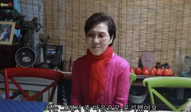이효리의 시어머니이자 이상순의 어머니인 윤정희가 유튜브 채널에 등장해 손주에 대한 생각을 전해 화제를 모았다. /사진=유튜브 채널 '인생뭐있슈' 캡쳐