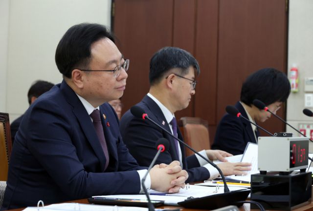 조규홍 보건복지부 장관이 "최종 사퇴 전까지는 맡은 바 임무를 다하겠다"고 밝혔다. 사진은 비상계엄 선포 사전 국무회의에 참석했던 조규홍 보건복지부 장관. /사진=뉴시스