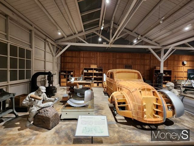 일본 아이치현 나고야시에 있는 토요타 산업기술기념관 내부. 초창기엔 철이 귀해서 금형 설계를 하지 못했고 나무 틀에 철을 입혀 두들기며 모양을 만들었다. /사진=박찬규 기자