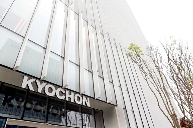 이번 3분기 깜짝 실적을 기록한 교촌에프앤비가 물류 개선을 통한 경영 효율화로 올 4분기에도 최대 실적을 올릴 것으로 관측되고 있다. 내년부터 치킨 프랜차이즈 업계 왕좌를 탈환할 수 있을지 업계의 이목의 쏠린다. /사진=교촌에프앤비