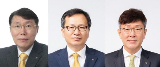김재관(사진 왼쪽부터) KB금융 부사장, 정문철 KB국민은행 부행장, 박찬용 KB국민은행 부행장. /사진-KB금융 제공