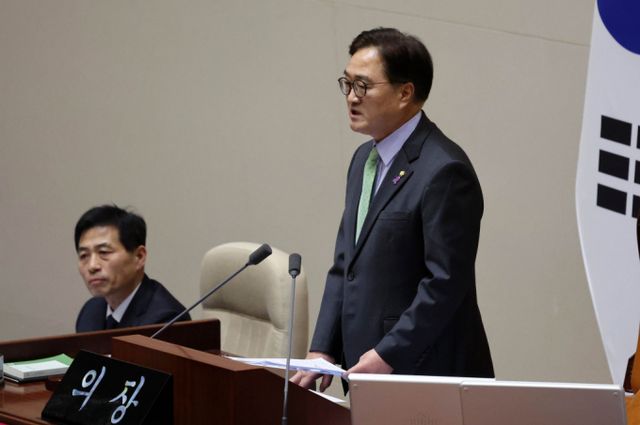  윤석열 대통령에 대한 탄핵소추안이 정족수인 200명에 미치지 못하면서 자동폐기됐다. 사진은 우원식 국회의장이 국민의힘 의원들의 본회의 복귀를 호소하는 모습. /사진=뉴시스