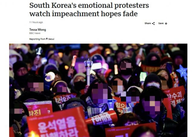 외신에서 지난 주말 촛불 집회에서 흘러나온 K팝과 응원봉 등 집회 문화에 주목했다. 사진은 BBC 보도화면 캡처. /사진=BBC 캡처