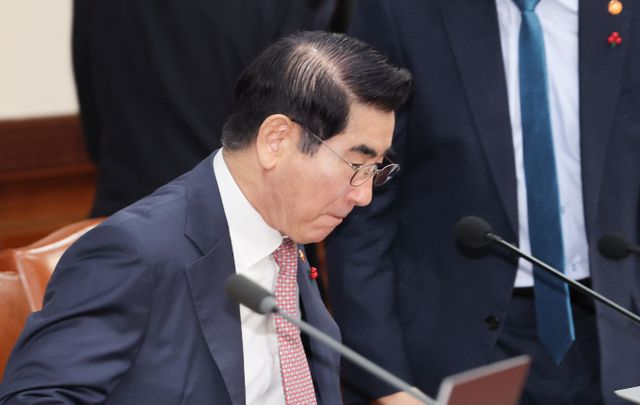 경찰청 국가수사본부가 김용현 전 국방부 장관에 대한 압수수색에 착수했다. 김 전 장관이 지난 3일 서울 종로구 정부서울청사에서 열린 국무회의에 참석했다. /사진=뉴스1