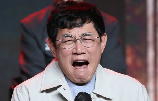 방송인 이경규가 실명 위기를 진단받아 긴급 시술을 진행했다. 사진은 방송인 이경규가 지난 10월서울 중구 브이스페이스에서 열린 넷플릭스 예능 '코미디 리벤지' 제작발표회에서' 인사말을 하는 모습. /사진=뉴스1