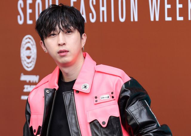 가수 슬리피가 전 소속사로부터 업무상 배임 혐의로 고발을 당했다. 사진은 지난 2018년 서울 중구 동대문디자인플라자(DDP)에서 열린 '2018 F/W 헤라서울패션위크-키미제이' 컬렉션에 참석한 가수 리피. /사진=머니투데이