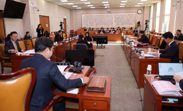 국회 법제사법위원회가 윤석열 대통령의 비상계엄 관련 내란 혐위 진상규명을 위한 상설특별검사 수사요구안을 심사한다. /사진=뉴시스
