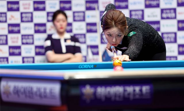 김가영이 LPBA 결승전에서 김보미를 세트스코어 4-2로 승리했다. 사진은 지난 8일 강원 정선군 하이원 그랜드호텔 컨벤션타워에서 열린 LPBA결승전에 나선 김가영의 모습. /사진=프로당구협회(PBA) 제공