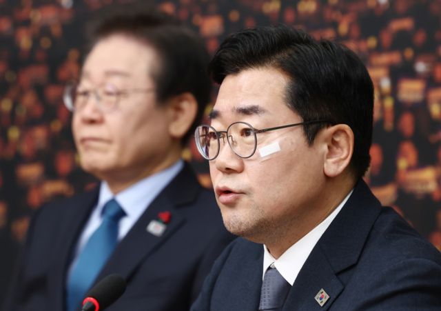 박찬대 더불어민주당 원내대표가 한동훈 국민의힘 대표를 향한 비판을 쏟아냈다. 사진은 9일 서울 여의도 국회에서 열린 최고위원회에 참석한 박찬대 더불어민주당 원내대표의 모습. /사진=뉴스1