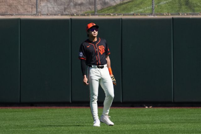 샌프란시스코 이정후가 다저스와 경기에서 3타수 무안타를 기록했다. 사진은 이정후의 수비 모습. /사진= 로이터