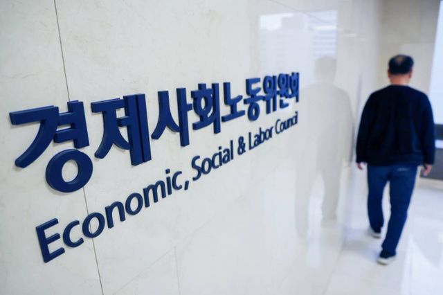 정년연장과 청년일자리 까지 사진은 5일 서울 종로구 경사노위 모습. 2024.2.5/뉴스1