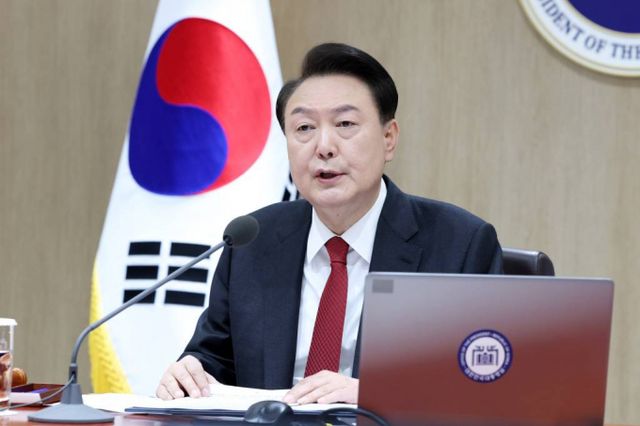 윤석열 대통령이 가짜뉴스, 허위선동으로부터 선거와 민주 정치 시스템을 지키겠다고 밝혔다. 사진은 19일 서울 용산 대통령실 청사에서 열린 국무회의를 주재하는 윤 대통령. /사진= 대통령실 제공 