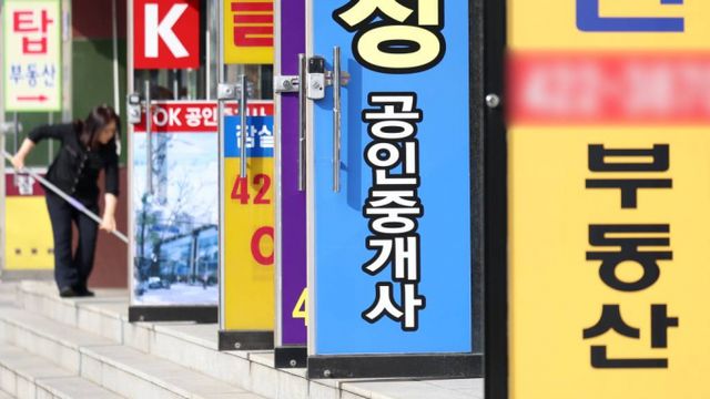 서울시가 봄 이사철 투명한 거래질서 확립을 위해 부동산중개사무소 지도·점검에 나선다. 사진은 서울시내 한 공인중개업소 밀집 거리. 사진은 기사 내용과 관련 없음. /사진=뉴스1