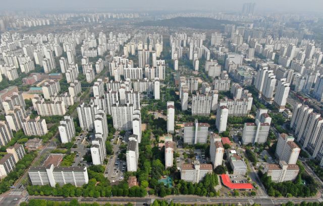 학령기 자녀를 둔 30·40세대가 부동산 큰손으로 떠오르면서 학세권 아파트 인기가 높아지고 있다. /사진=뉴시스