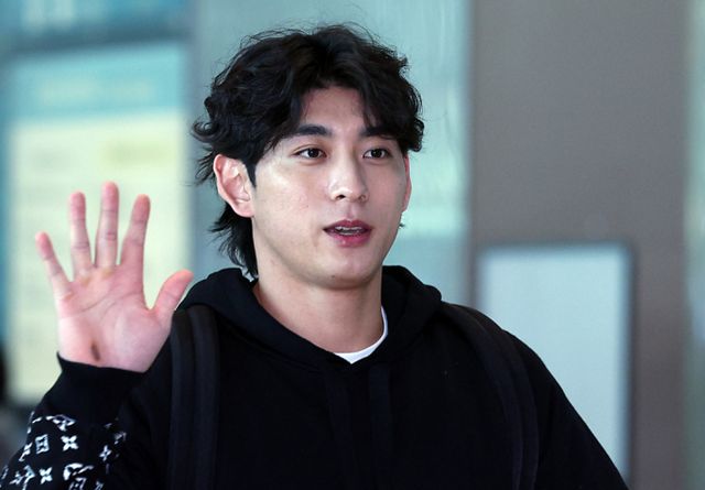 샌프란시스코 자이언츠와 계약으로 미국 메이저리그(MLB)에 진출한 이정후가 1일 오후 인천국제공항 2터미널을 통해 출국하고 있다./사진=뉴스1