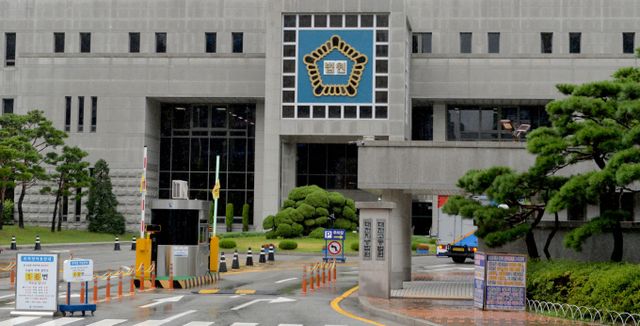 극단적 선택을 시도했던 전력이 있는 수용자가 교정시설에서 스스로 목숨을 끊었다면 국가에 손해배상 책임이 있다는 판결이 나왔다. 사진은 대전지방법원 전경. /사진=뉴스1