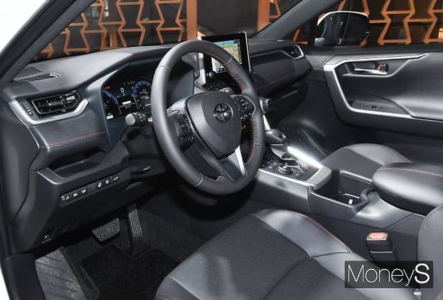 토요타, RAV4 PHEV 내부 디자인/사진=장동규 기자