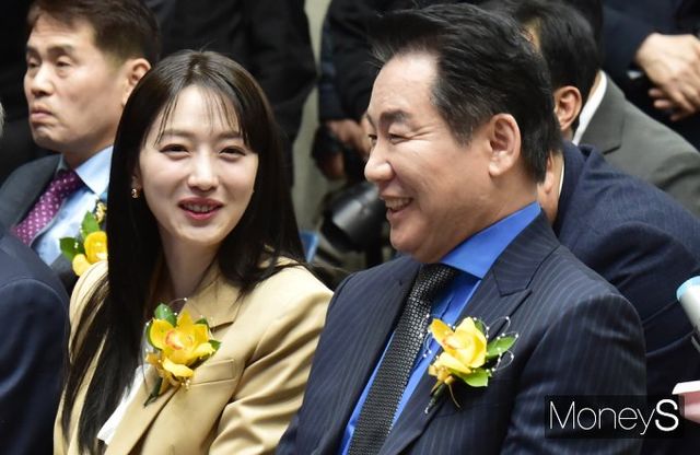 ▲ 창립 기념식 참석한 홍보모델 배우 박상원과 표예진 