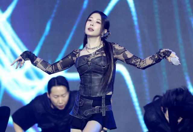 가수 보아 측이 악플러를 상대로 대규모 고소를 진행할 것이라고 밝혔다. 사진은 지난해 12월 서울 송파구 잠실실내체육관에서 열린 ‘2023 케이 링크 페스티벌(2023 K-link 페스티벌)’에서 화려한 무대를 선보인 가수 보아. /사진=뉴스1