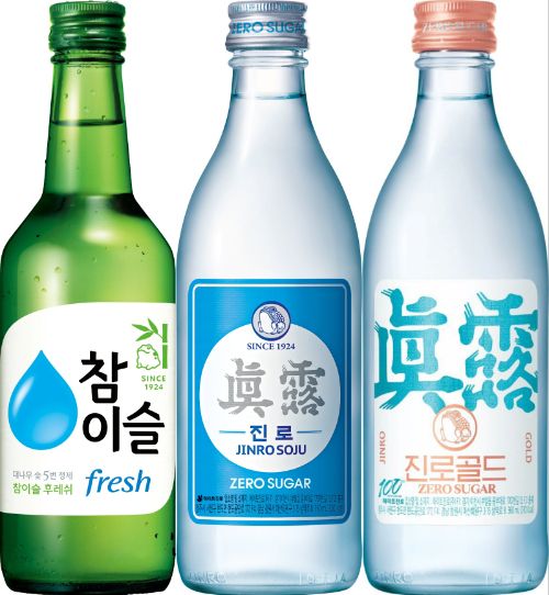 하이트진로의 대표 소주 라인업인 참이슬후레쉬(왼쪽부터), 진로이즈백, 진로골드. /사진=하이트진로