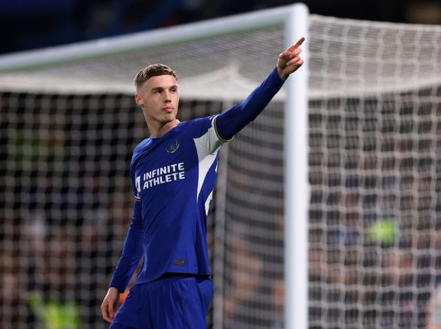 첼시가 16일(한국시각) 영국 런던 스탬포드 브릿지에서 열린 에버튼과의 2023-24 EPL 홈경기에서 콜 팔머의 4골에 힘입어 6-0 대승을 거뒀다. 사진은 이날 포트트릭을 완성한 팔머. /사진=로이터