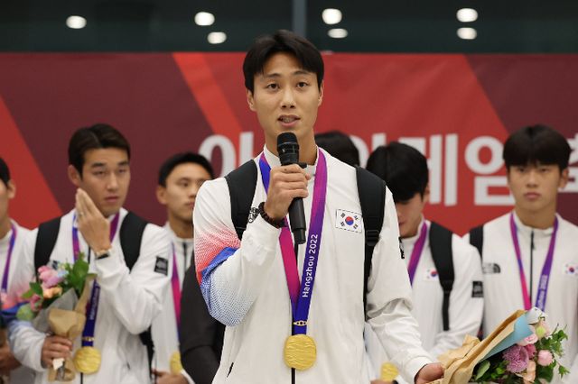 백승호(버밍엄시티)가 지난 1일 밤 11시(이하 한국시각) 영국 버밍엄 세인트 앤드루스에서 열린 프레스턴 노스 엔드전에서 팀 1-0 승리에 기여했다. 사진은 지난해 10월 아시안게임 금메달 소감을 밝히는 백승호. /사진=뉴스1