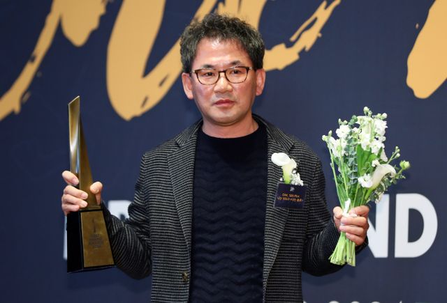 SBS플러스·ENA '나는 솔로'(나는 SOLO) 연출자 남규홍 PD가 프로그램 작가들의 재방송료 지급을 둘러싼 계약서를 제대로 작성하지 않았다는 논란에 휩싸였다. /사진=뉴시스