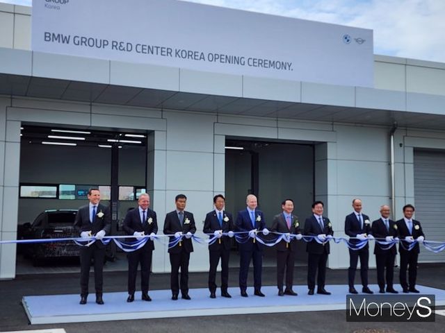 BMW 그룹 R&D센터 코리아 개관식에 참여한 관계자들. /사진=박찬규 기자