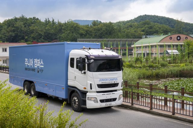 BMW 코리아 미래재단 2024 대한민국 과학축제에서 모바일 주니어 캠퍼스 운영 /사진제공=BMW코리아
