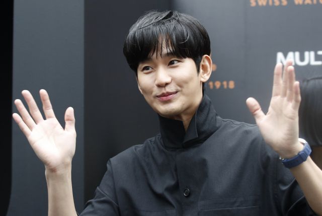 배우 김수현이 서울 성동구 성수동 소재 고급 주상복합아파트 '갤러리아포레' 세채를 가지고 있는 것으로 알려졌다. /사진=뉴스1