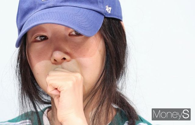 한 판사 출신 변호사가 하이브 경영권 찬탈 논란과 관련해 민희진 어도어 대표를 옹호하는 글을 써 화제다. 하이브 경영권 탈취 의혹을 받는 민희진 어도어 대표가 지난 25일서울 서초구 한국컨퍼런스센터에서 긴급 기자회견을 갖고 있다. /사진=임한별 기자