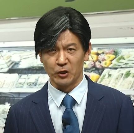 조국 조국혁신당 대표를 패러디한 코미디언 정성호. /사진=유튜브 캡처