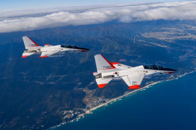 동해 상공 비행 중인 국산초음속 고등훈련기 T50 /사진=뉴스1DB(공군 제공) 