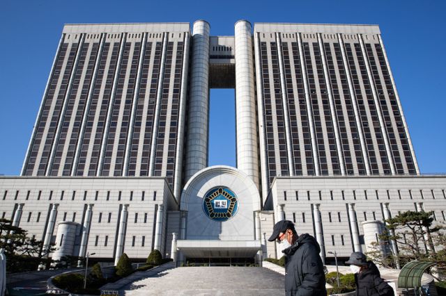 서울과 경기도에서 '무자본 갭투자' 방식으로 100억원대 전세사기를 친 사기범이 2심에서도 중형을 선고받았다. 사진은 서울중앙지법 전경. /사진=뉴스1