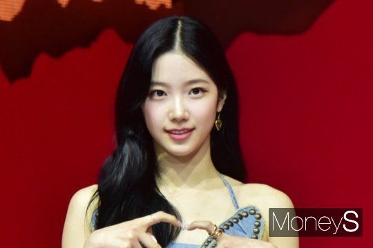 걸그룹 르세라핌의 일본 출신 멤버 카즈하가 열애설에 휩싸였다. 사진은 지난해 5월 서울 광진구 광장동 예스24라이브홀에서 열린 첫 정규 음반 'UNFORGIVEN' 발매기념 쇼케이스에 참석한 그룹 르세라핌 카즈하. /사진=임한별 기자