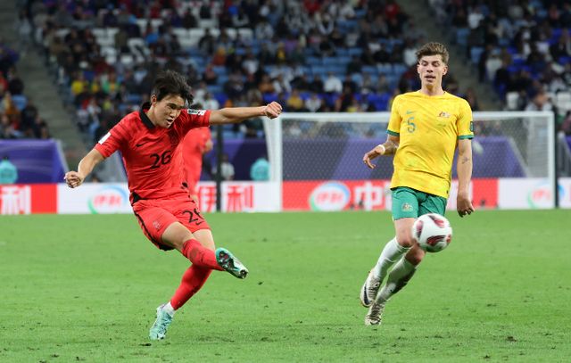 대한축구협회가 5일 셀틱의 차출 거부로 양현준의 아시아축구연맹(AFC) 23세 이하(U23) 아시안컵 대표팀 합류 불발을 밝혔다. 사진은 지난 2월 아시안컵 호주전에서 크로스를 올리는 양현준. /사진=뉴스1