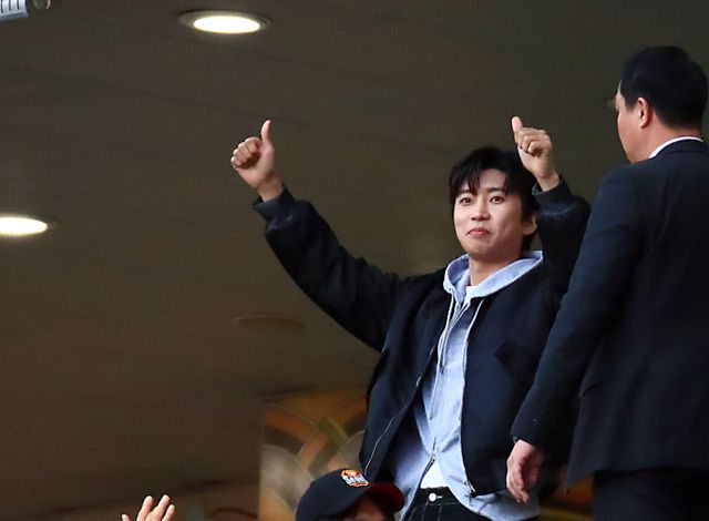 가수 임영웅이 158주 연속 아이돌차트 평점 랭킹 1위 신기록을 세웠다. 사진은 지난해 4월 서울월드컵경기장을 찾았던 임영웅. /사진=뉴스1