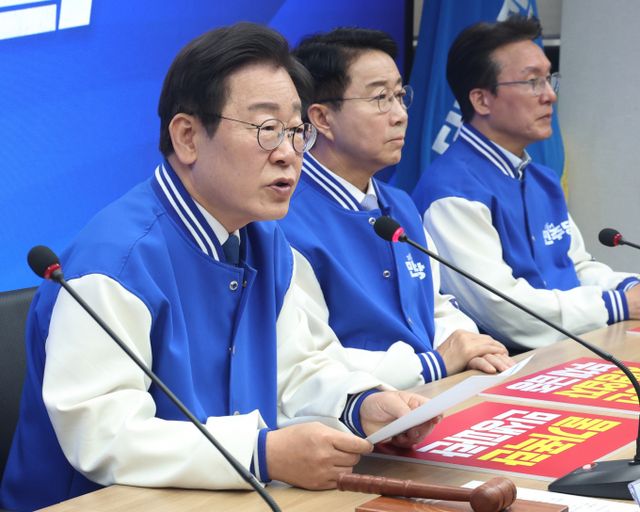 이재명 더불어민주당 대표가 여권이 선거법 위반 행위를 하고 있다고 주장했다. 사진은 8일 서울 여의도 중앙당사에서 열린 중앙선거대책위원회의에서 발언을 하고 있는 이재명 대표. /사진= 뉴스1 