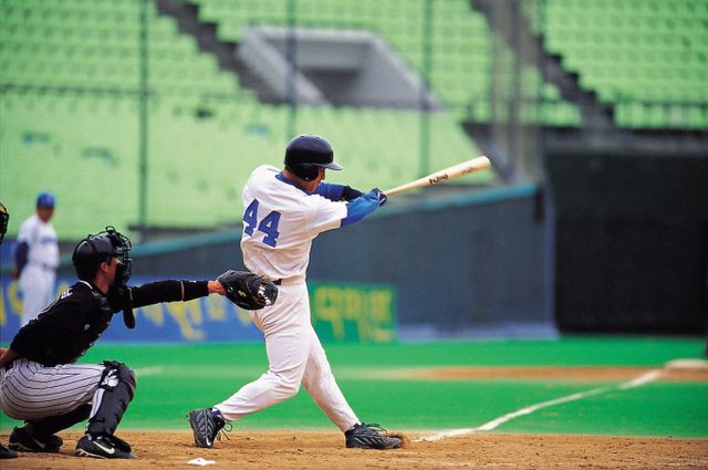최근 한 온라인 커뮤니티에는 국내 프로야구 선수의 전 연인이 쓴 것으로 추정되는 폭로글이 올라오며 팬들 사이 논란이 일었다./사진=이미지투데이