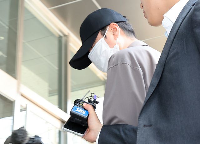 음주운전 혐의로 1심과 2심에서 집행유예를 선고받은 그룹 신화 멤버 신혜성(본명 정필교·45)의 형이 확정됐다.사진은 지난달 12일 서울동부지방법원에서 열린 항소심 선고 공판에 출석한 그룹 신화 멤버 신혜성. /사진=뉴스1