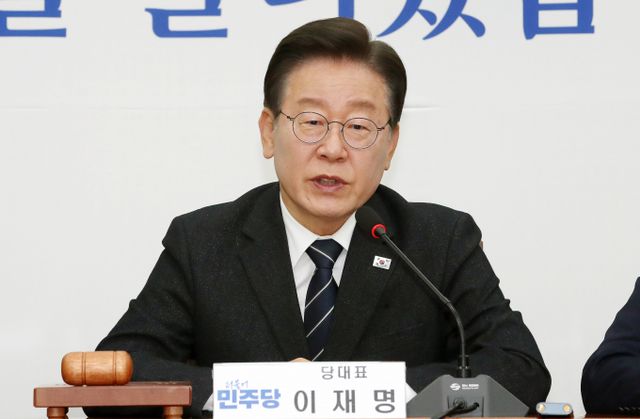 이재명 더불어민주당 대표가 윤석열 정부를 향해 네이버 라인을 침탈하려는 일본에 대해 강력한 대응을 주문했다. 사진은 지난 8일 오전 서울 여의도 국회에서 열린 최고위원회의에서 발언을 하던 이 대표. /사진=뉴스1
