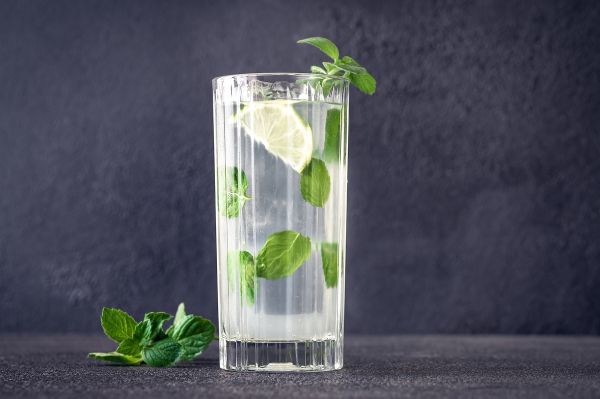 하이볼 등 섞어서 마시는 '믹솔로지' 음주문화가 유행하고 있지만 부담이 덜 한 맛에 고위험 음주로 이어질 우려가 있다. 사진은 기사 본문과 직접적인 관련이 없음. /사진=이미지투데이